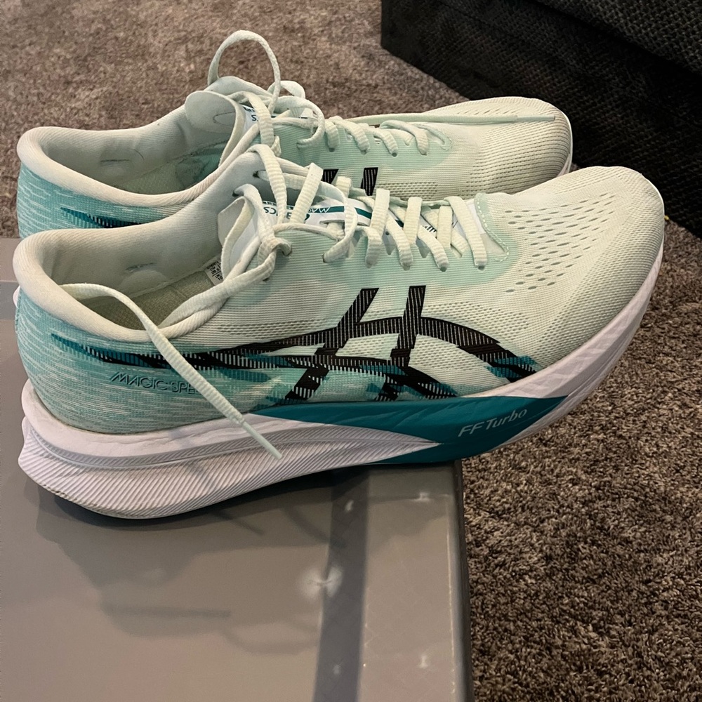 ASICS Magic Speed 4 men’s running shoes. Size 11